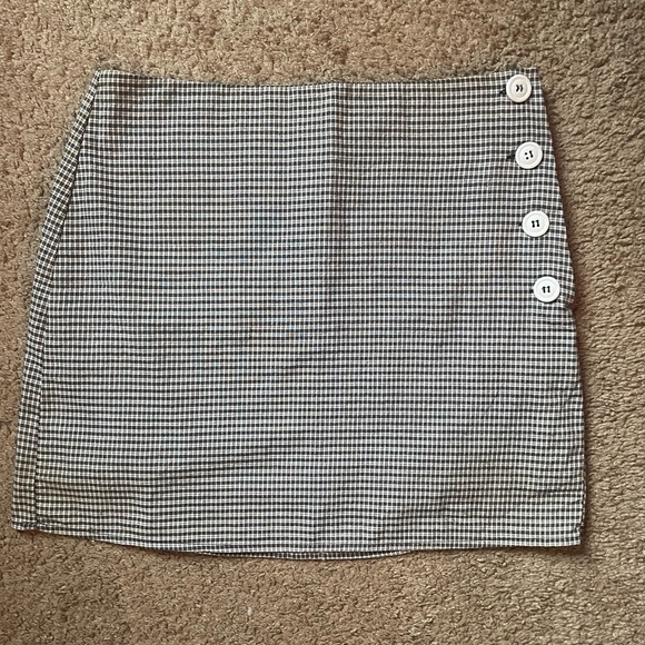 Urban Outfitters Dresses & Skirts - Urban Outfitters medium black & white checkered skirt with buttons on the side